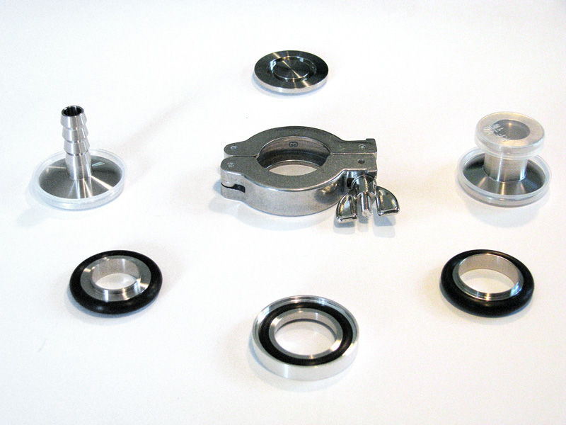 Ensemble of KF flanges, O-rings, and clamp