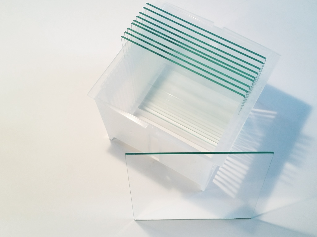 glass wafer in carrier box